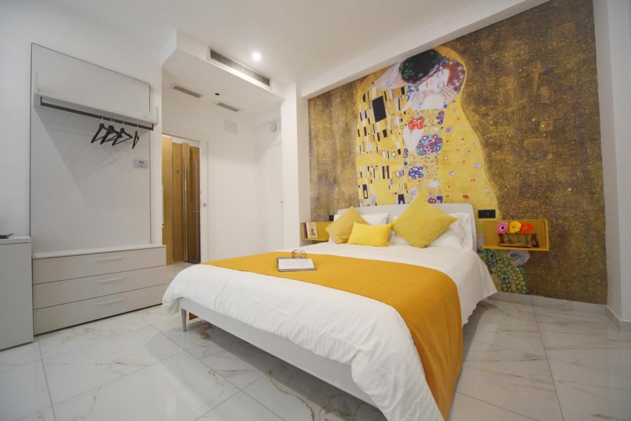 Be-Coloured Hotel Naples Exterior photo